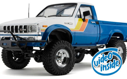 RC4WD Trail Finder 2 1982 Toyota Pickup - Blue